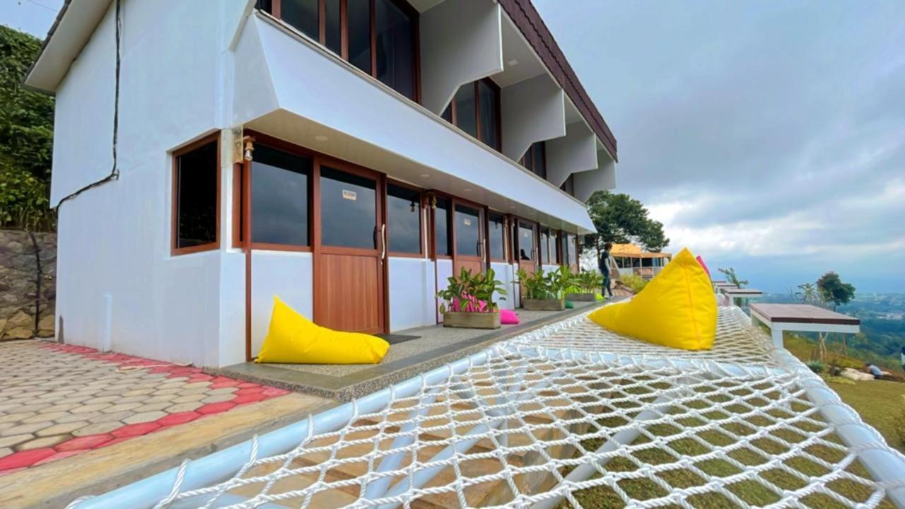 De Pointe Resort & Resto Campaka Екстер'єр фото