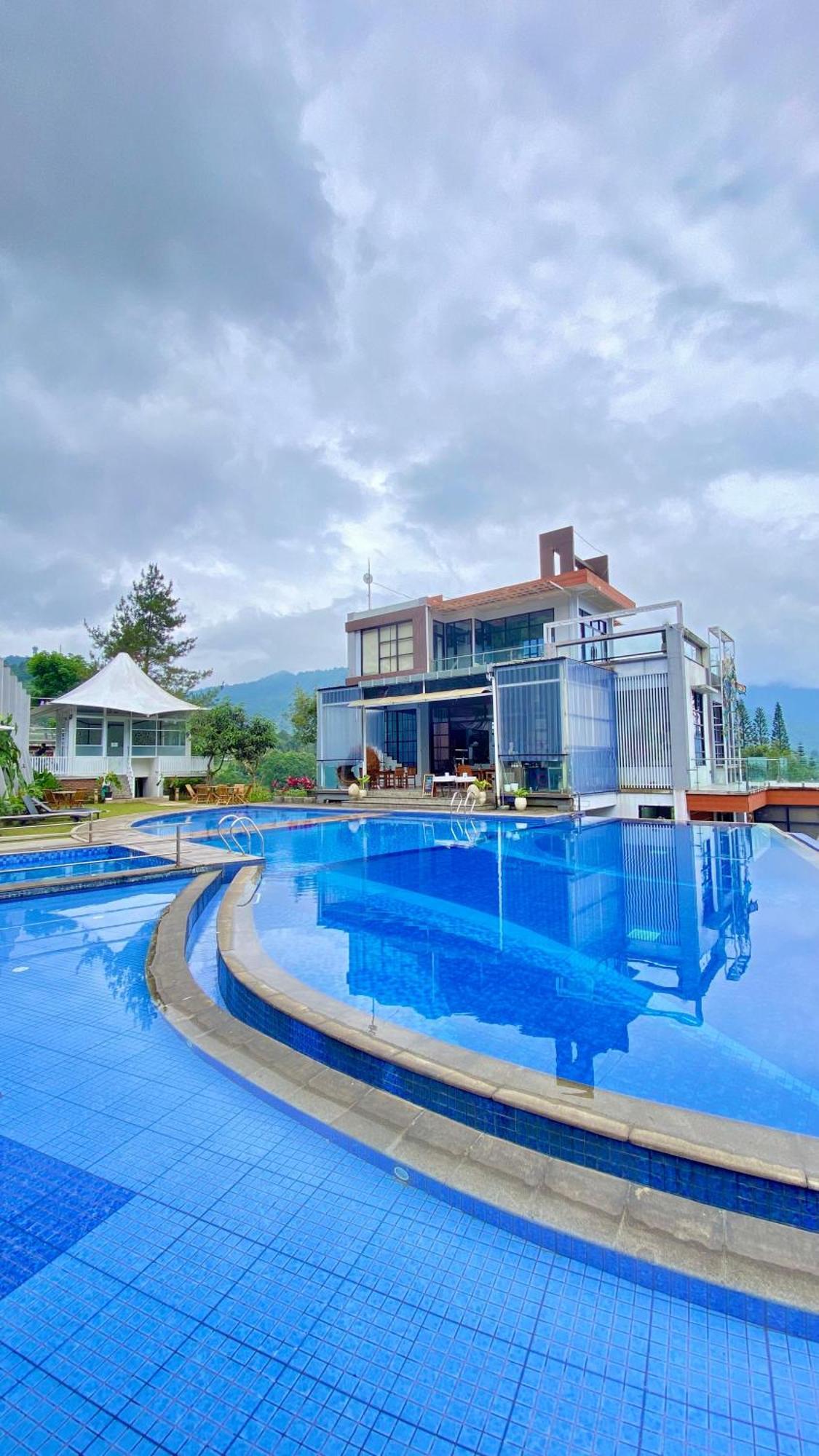 De Pointe Resort & Resto Campaka Екстер'єр фото